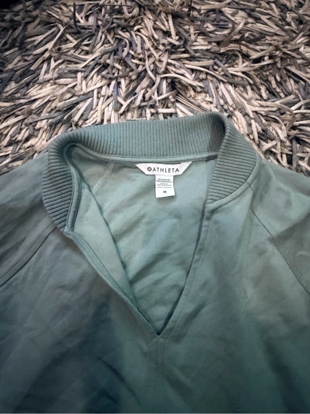 Athleta Lightweight V-Neck Pullover in Sage